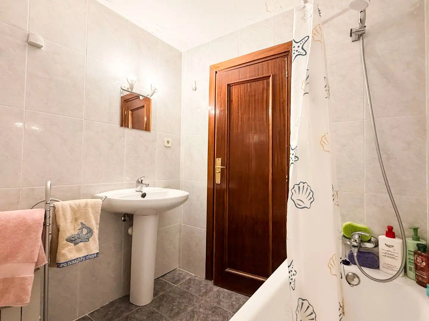 Flat for sale in Calle de Puerto Rico, 7, Zona Norte Bathroom of Flat for sale in Majadahonda with Heating, Private garden and Parquet flooring