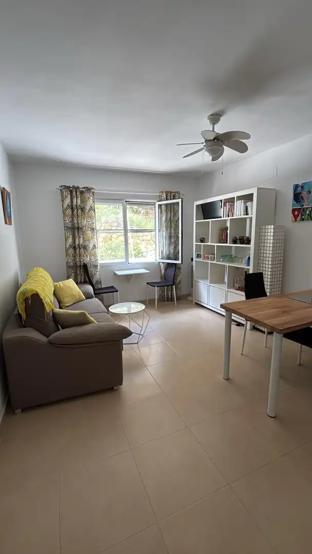 Apartament de lloguer a Calle de la Virgen del Socorro, 23, Raval Roig - Virgen del Socorro Sala d'estar de Apartament de lloguer en Alicante / Alacant amb Piscina i Moblat