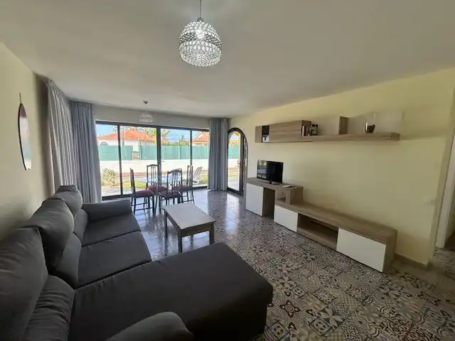 Casa o chalet de alquiler en Avenida de Gran Canaria, 14, San Bartolomé de Tirajana Sala de estar de Casa o chalet de alquiler en San Bartolomé de Tirajana con Aire acondicionado, Terraza y Piscina