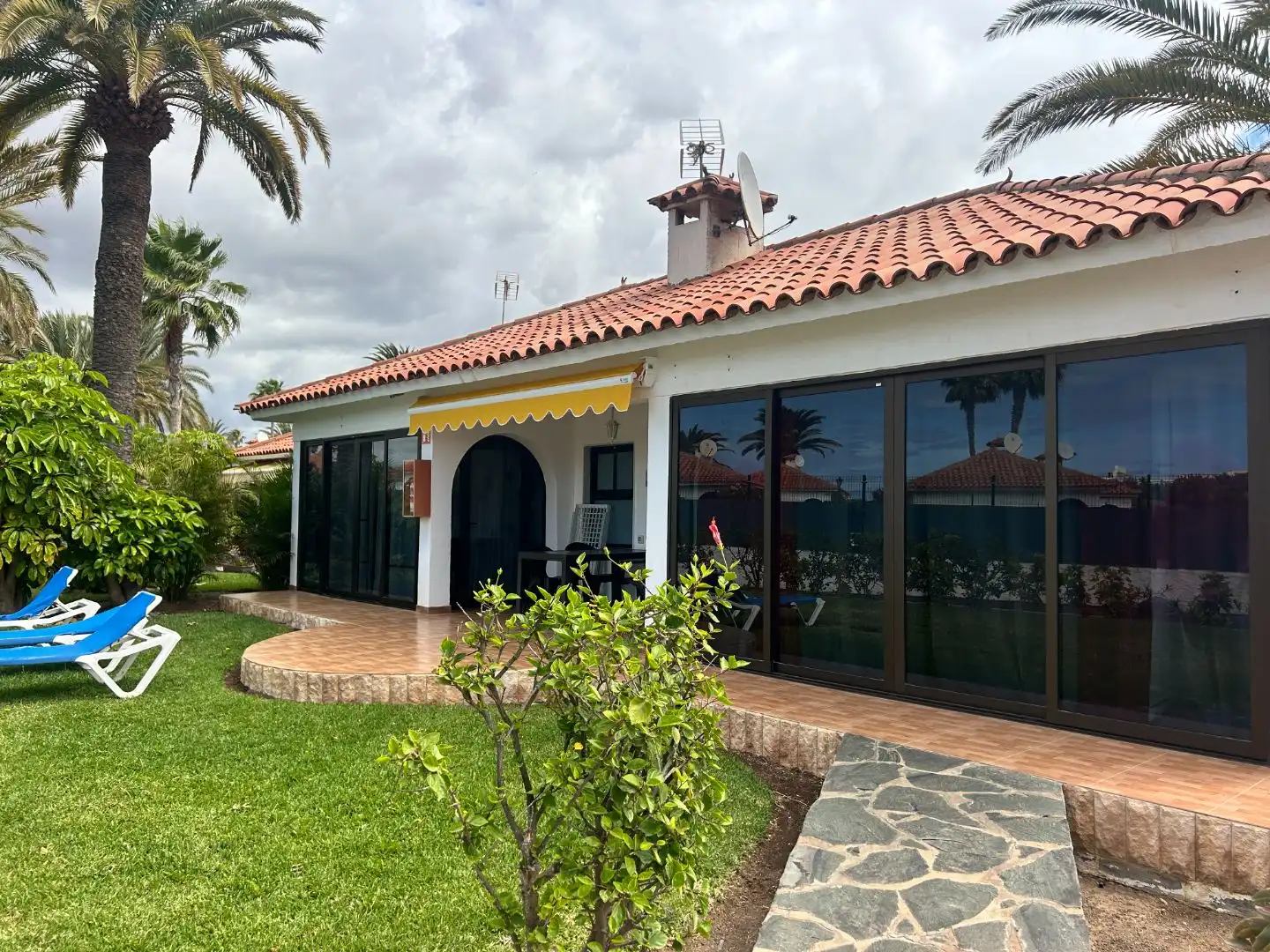 Casa o chalet de alquiler en Avenida de Gran Canaria, 14, San Bartolomé de Tirajana Vista exterior de Casa o chalet de alquiler en San Bartolomé de Tirajana con Aire acondicionado, Terraza y Piscina