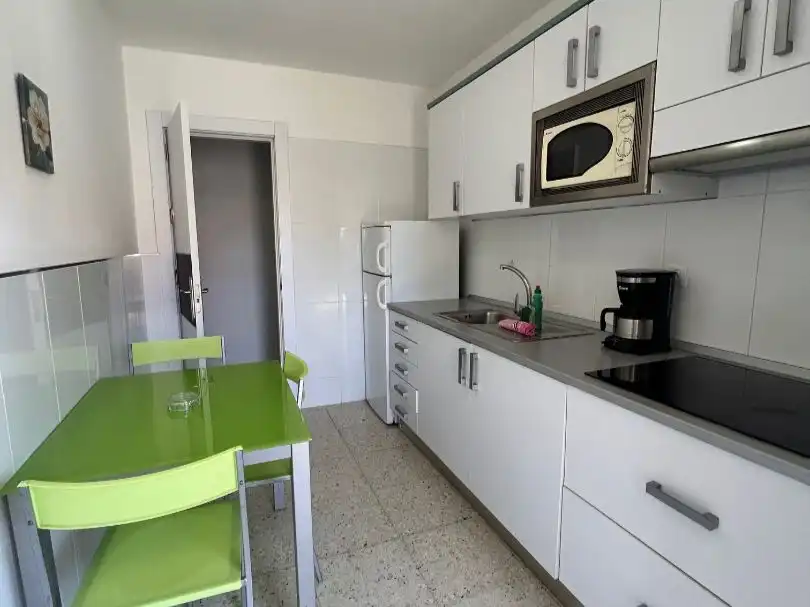 Casa o chalet de alquiler en Avenida de Gran Canaria, 14, San Bartolomé de Tirajana Cocina de Casa o chalet de alquiler en San Bartolomé de Tirajana con Aire acondicionado, Terraza y Piscina