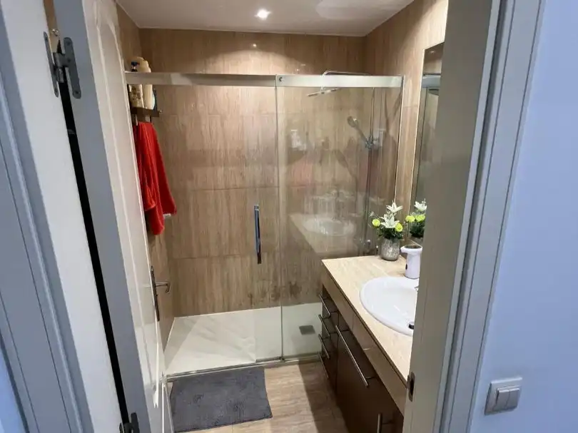 Piso de alquiler en Coto Blanco, 10, Zona Monte El Pilar Baño de Piso de alquiler en Majadahonda con Aire acondicionado, Calefacción y Terraza