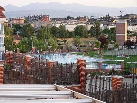 Pis de lloguer a Calle Maestre Juan de Secaduras, 2, Hervencias Piscina de Pis de lloguer en Ávila amb Calefacció, Parquet i Terrassa