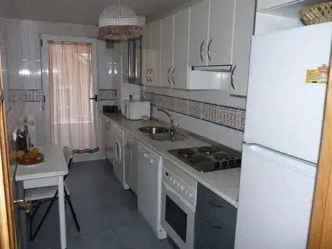 Piso de alquiler en Calle Maestre Juan de Secaduras, 2, Hervencias Cocina de Piso de alquiler en Ávila con Calefacción, Parquet y Terraza