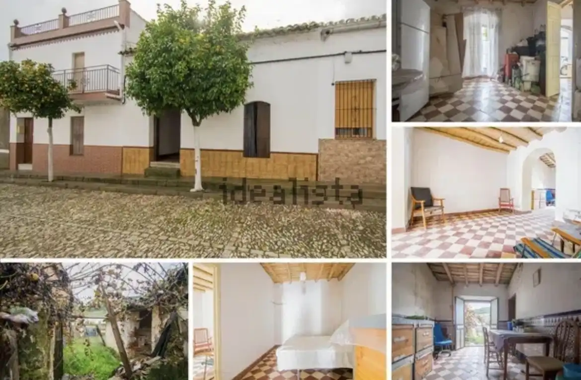 Vista exterior de Casa o xalet en venda en Almadén de la Plata amb Terrassa