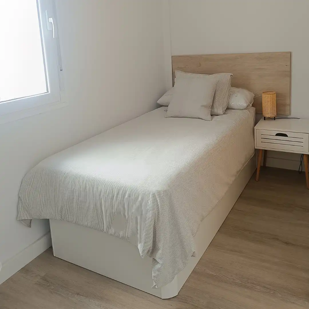 Piso de alquiler en Calle Doctor Leal Castaño, 7, El Torrejón - El Cerezo Habitación de Piso de alquiler en Sevilla con Aire acondicionado, Calefacción y Amueblado