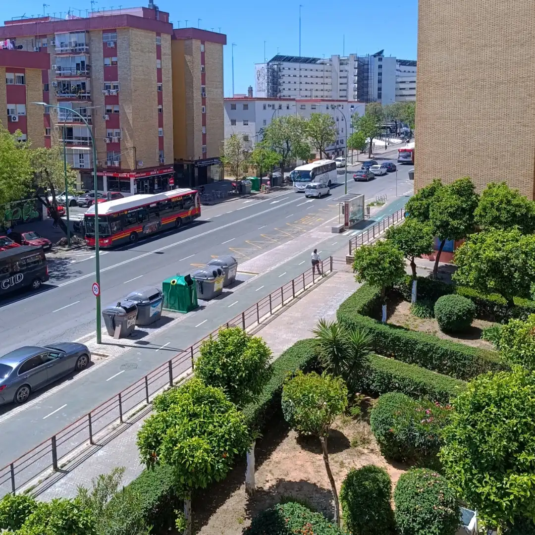 Piso de alquiler en Calle Doctor Leal Castaño, 7, El Torrejón - El Cerezo Vista exterior de Piso de alquiler en Sevilla con Aire acondicionado, Calefacción y Amueblado