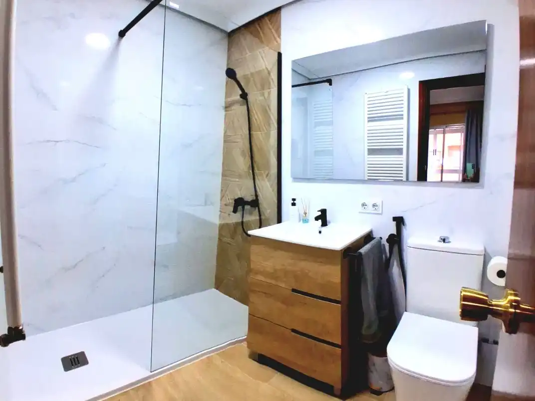 Baño de Piso de alquiler en Albacete con Aire acondicionado, Calefacción y Terraza