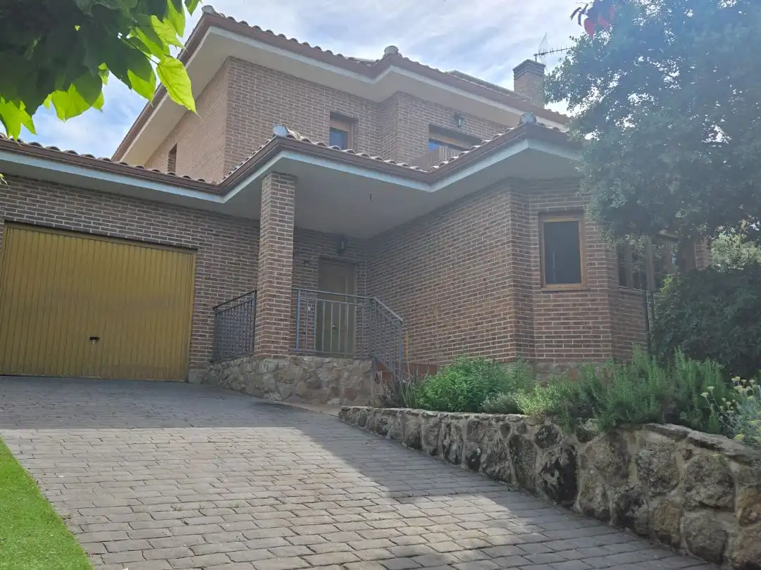Houses for sale in Calle Coruña, 32, Pedrezuela Exterior view of Houses for sale in Pedrezuela with Air Conditioner, Terrace and Swimming Pool