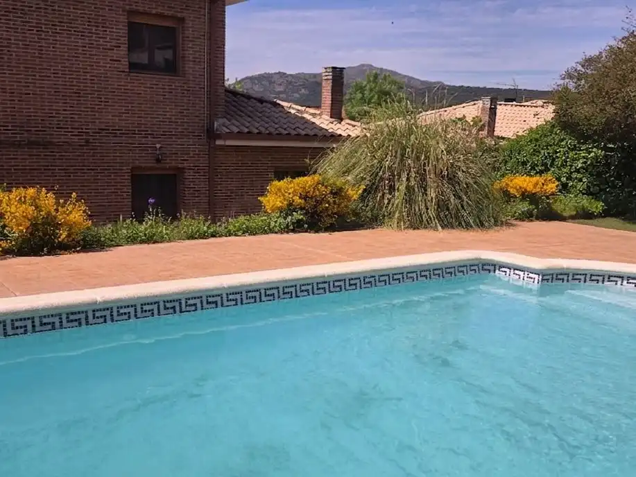 Houses for sale in Calle Coruña, 32, Pedrezuela Swimming pool of Houses for sale in Pedrezuela with Air Conditioner, Terrace and Swimming Pool