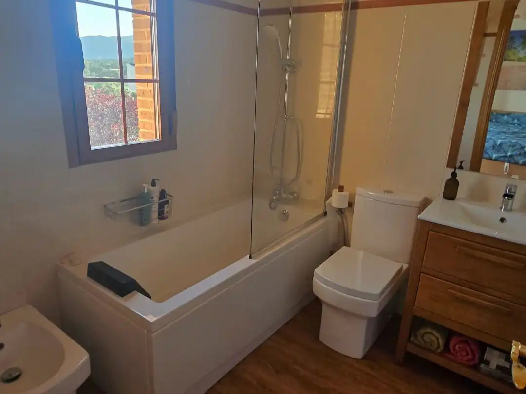 Houses for sale in Calle Coruña, 32, Pedrezuela Bathroom of Houses for sale in Pedrezuela with Air Conditioner, Terrace and Swimming Pool