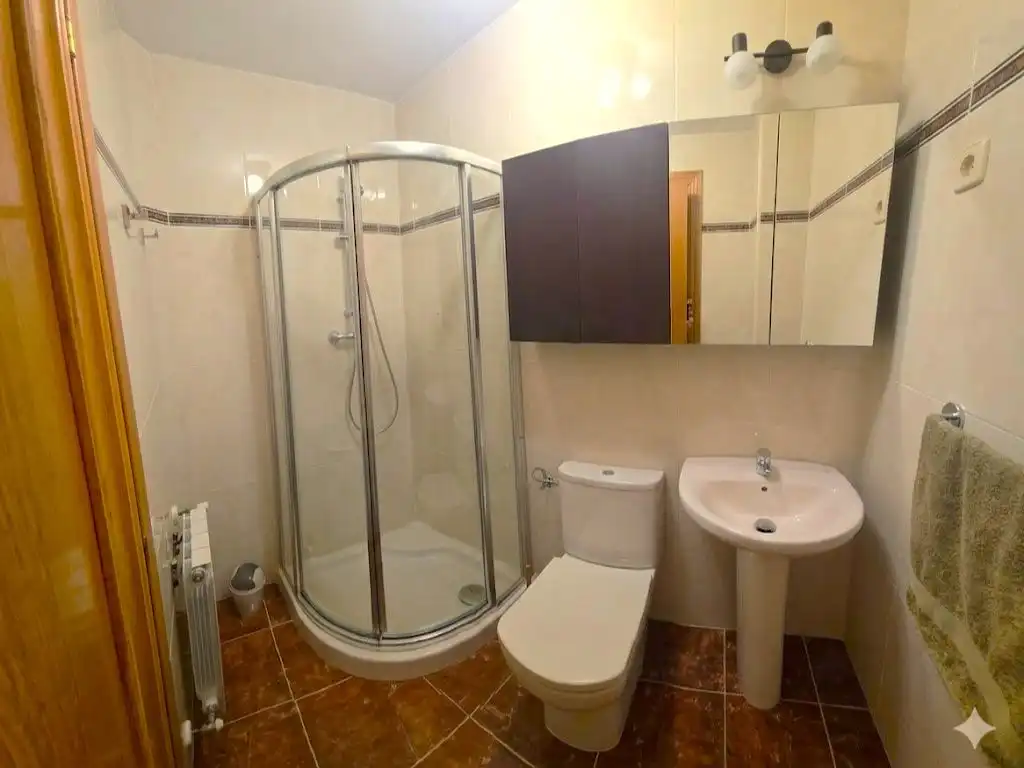 Houses for sale in Calle Coruña, 32, Pedrezuela Bathroom of Houses for sale in Pedrezuela with Air Conditioner, Terrace and Swimming Pool