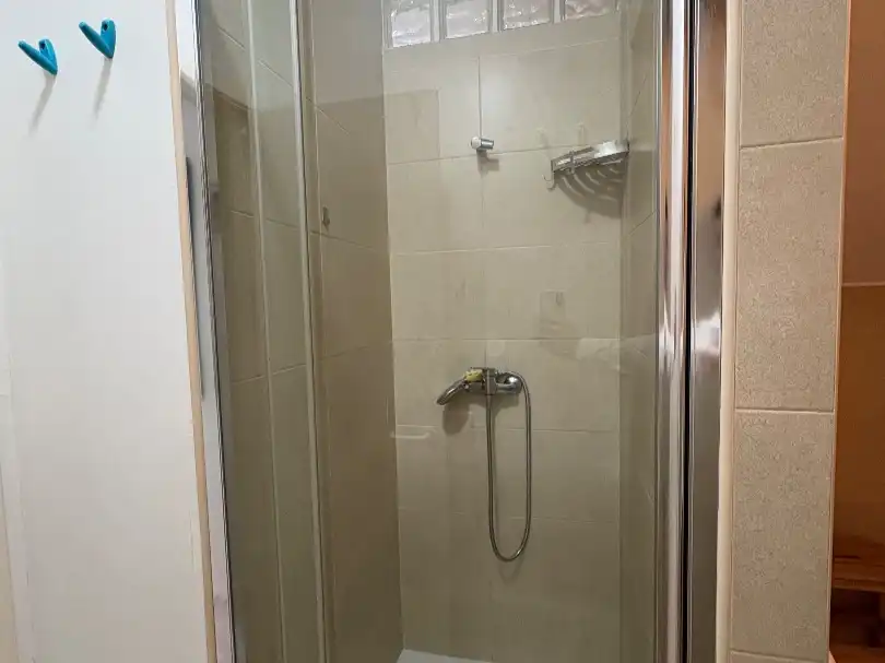 Baño de Estudio de alquiler en Los Palacios y Villafranca con Aire acondicionado, Calefacción y Parquet