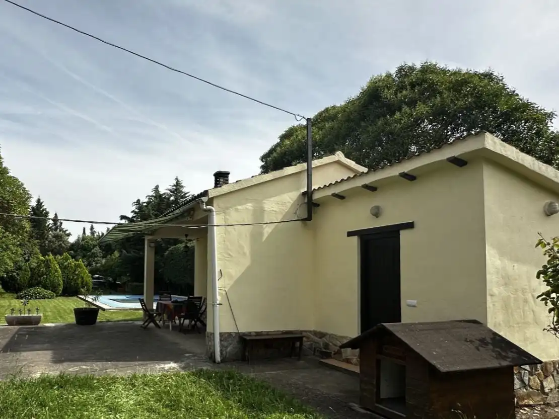 Piso en venta en Calle Pilar Salarrullana, 2, Tricio Vista exterior de Piso en venta en Tricio con Jardín privado, Piscina y Amueblado