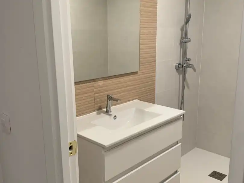 Flat for sale in Calle Luz Arriero, 2, Triana Este Bathroom of Flat for sale in Sevilla Capital with Air Conditioner and Terrace