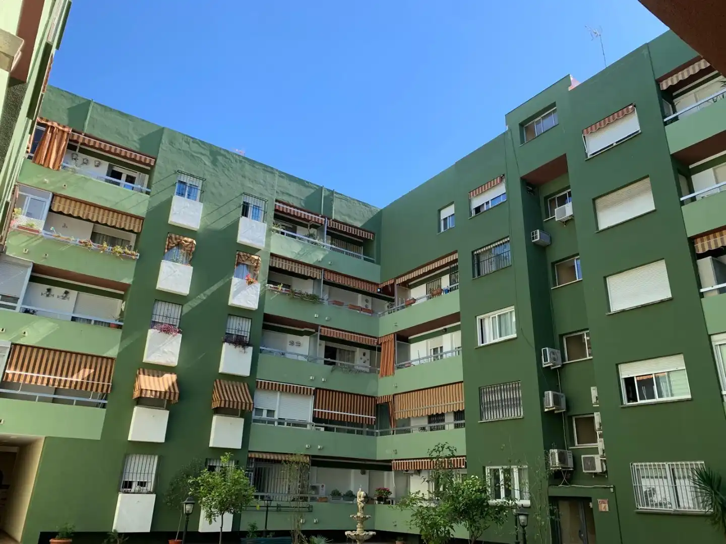 Flat for sale in Calle Luz Arriero, 2, Triana Este Exterior view of Flat for sale in Sevilla Capital with Air Conditioner and Terrace