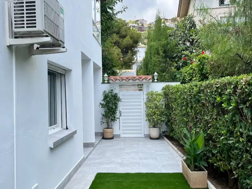 Casa adosada en venda a Carrer de la Sardana, 8, Levantina - Montgavina - Quintmar Vista exterior de Casa adosada en venda en Sitges amb Aire condicionat, Terrassa i Piscina
