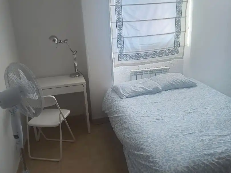 Pis de lloguer a Calle Baleares, 59, Comillas Dormitori de Pis de lloguer en Madrid amb Calefacció, Moblat i Balcó