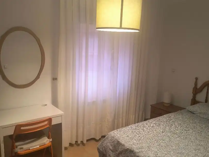 Pis de lloguer a Calle Baleares, 59, Comillas Dormitori de Pis de lloguer en Madrid amb Calefacció, Moblat i Balcó