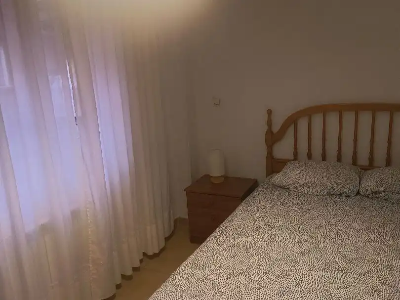 Pis de lloguer a Calle Baleares, 59, Comillas Dormitori de Pis de lloguer en Madrid amb Calefacció, Moblat i Balcó