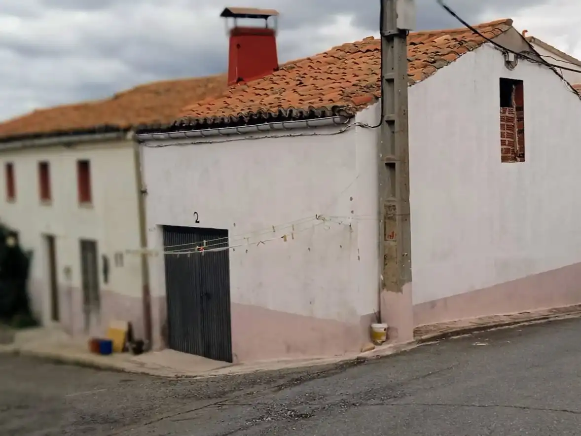 Detached homes for sale in Calle Segovia, 4, Villanueva de Ávila