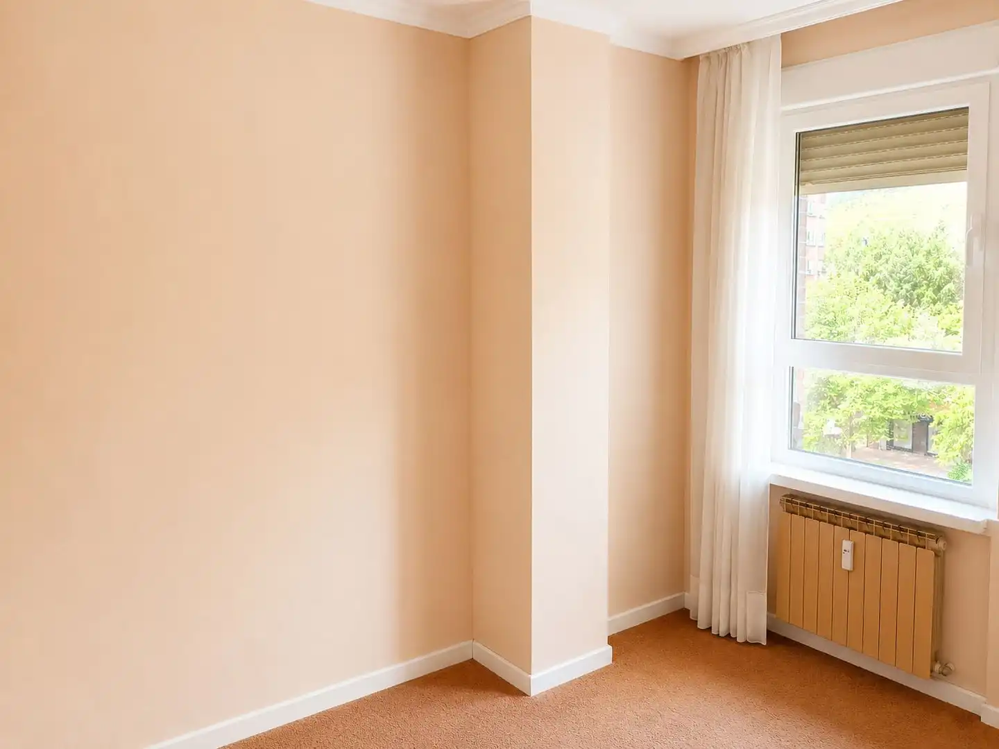 Piso en venta en Calle Barbecho, 31, Huerta del Rey Habitación de Piso en venta en Valladolid Capital con Terraza y Balcón
