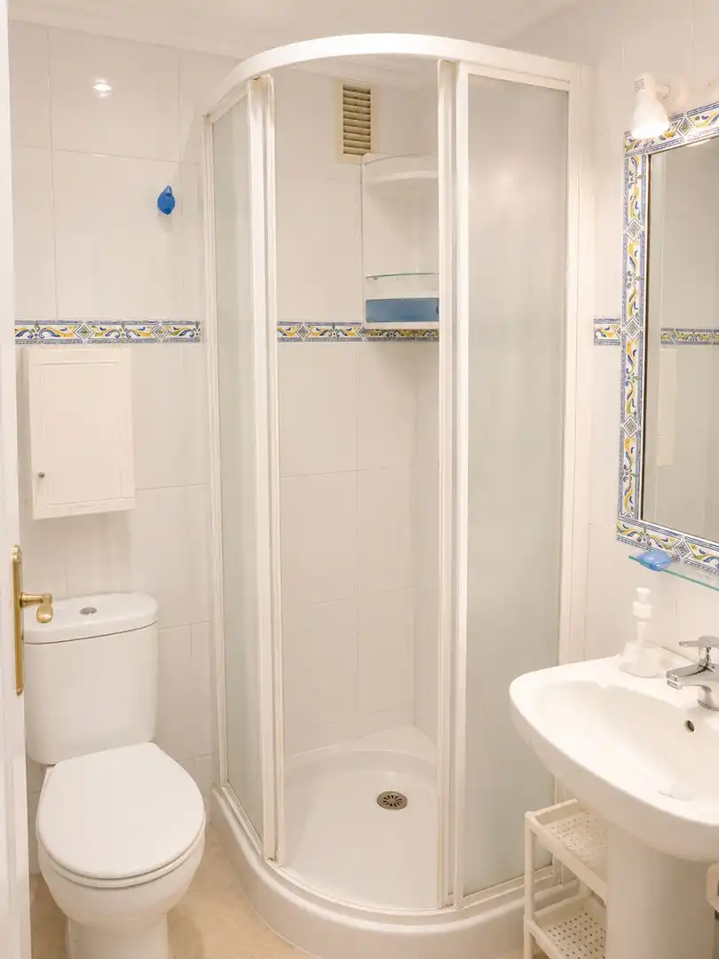 Piso en venta en Calle Barbecho, 31, Huerta del Rey Baño de Piso en venta en Valladolid Capital con Terraza y Balcón
