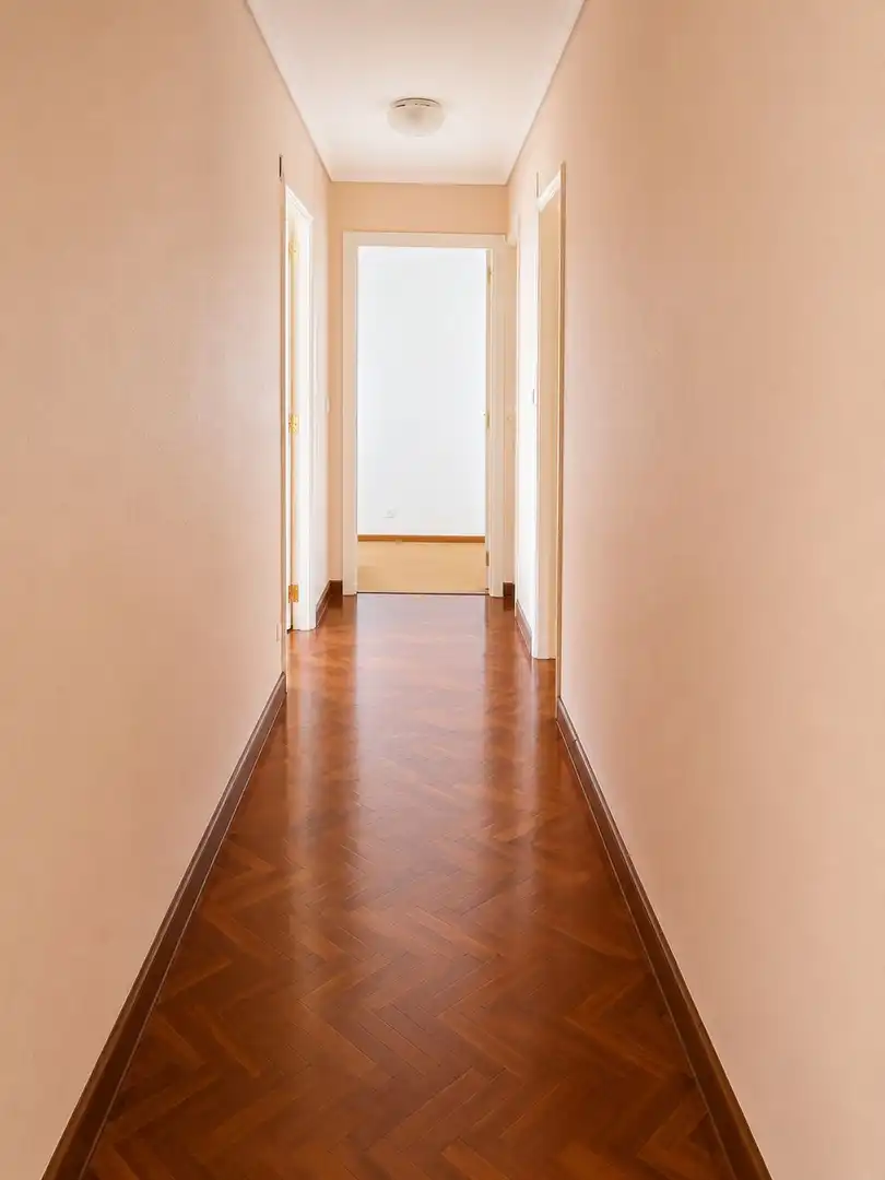 Piso en venta en Calle Barbecho, 31, Huerta del Rey Piso en venta en Valladolid Capital con Terraza y Balcón