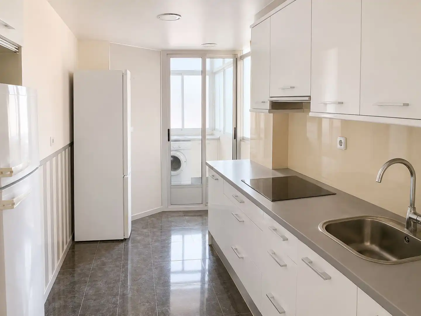 Piso en venta en Calle Barbecho, 31, Huerta del Rey Cocina de Piso en venta en Valladolid Capital con Terraza y Balcón