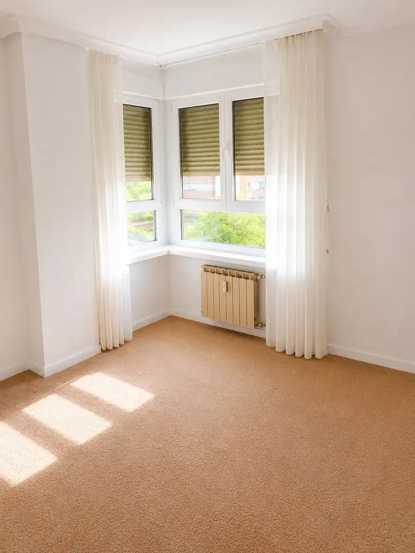 Piso en venta en Calle Barbecho, 31, Huerta del Rey Habitación de Piso en venta en Valladolid Capital con Terraza y Balcón