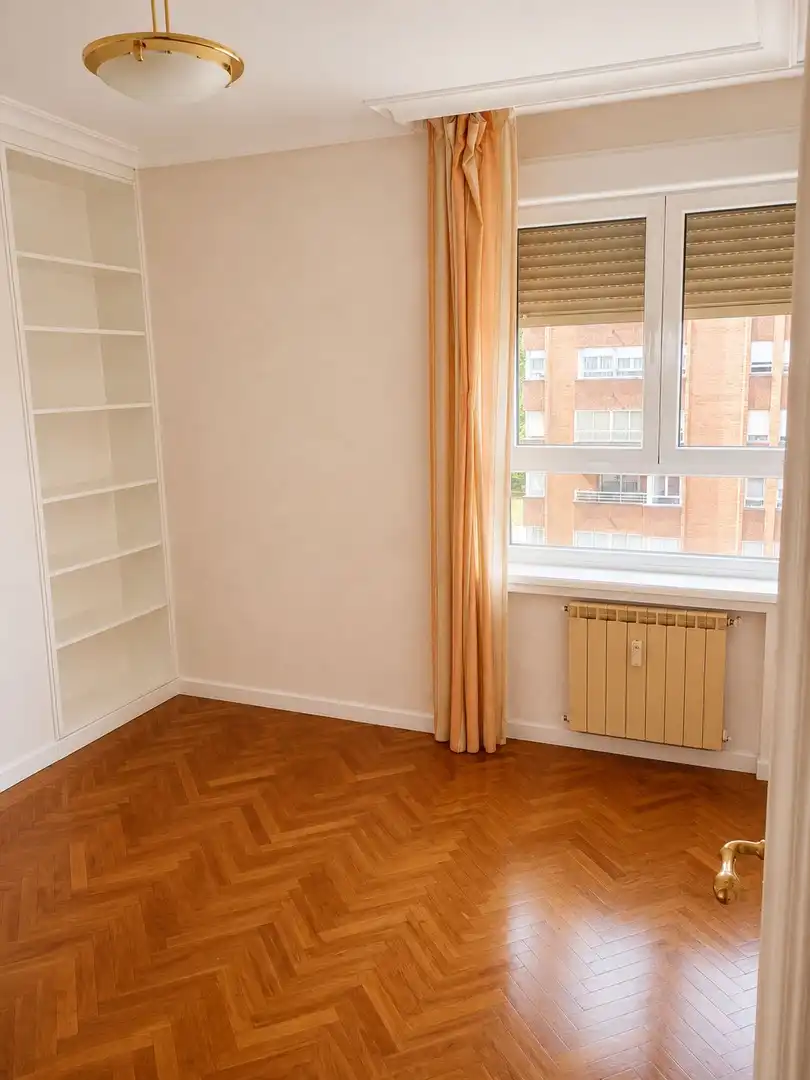 Piso en venta en Calle Barbecho, 31, Huerta del Rey Habitación de Piso en venta en Valladolid Capital con Terraza y Balcón