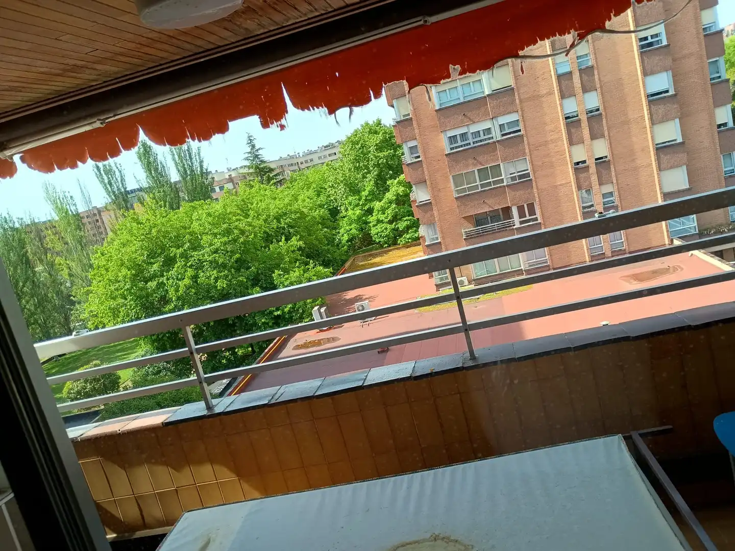 Piso en venta en Calle Barbecho, 31, Huerta del Rey Terraza de Piso en venta en Valladolid Capital con Terraza y Balcón