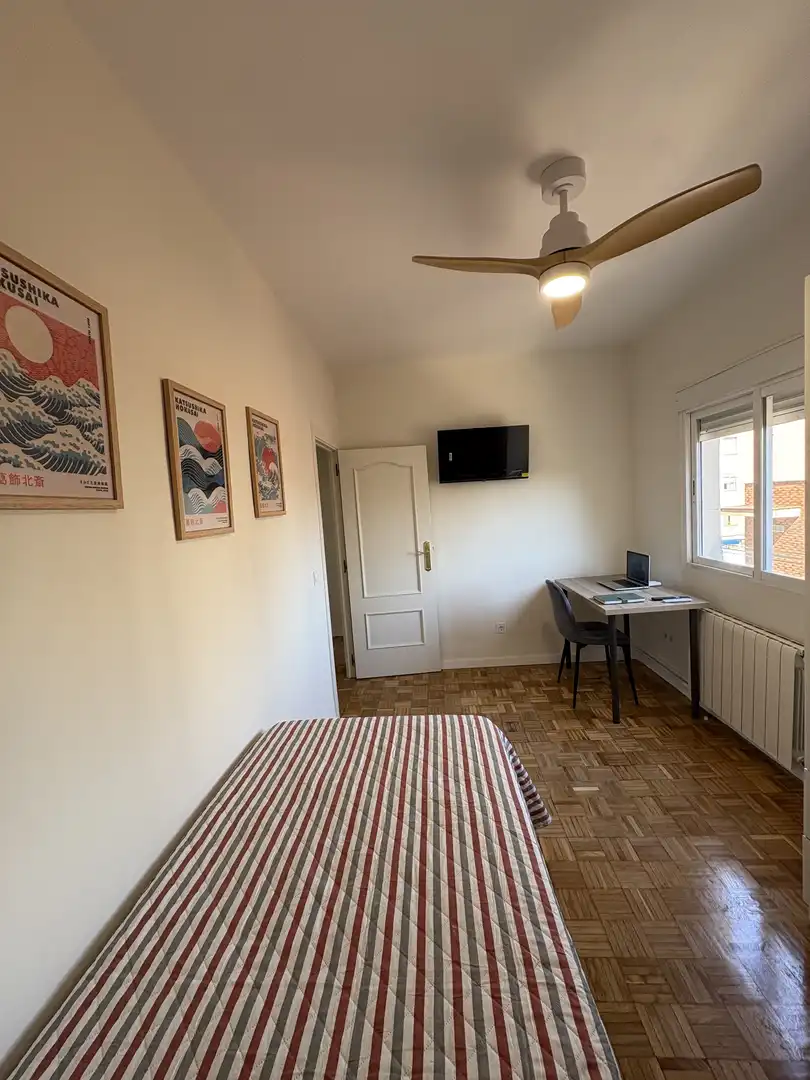 Habitació a Paseo de Extremadura, 146, Puerta del Ángel Dormitori de Pis per a compartir en Madrid amb Calefacció, Parquet i Moblat