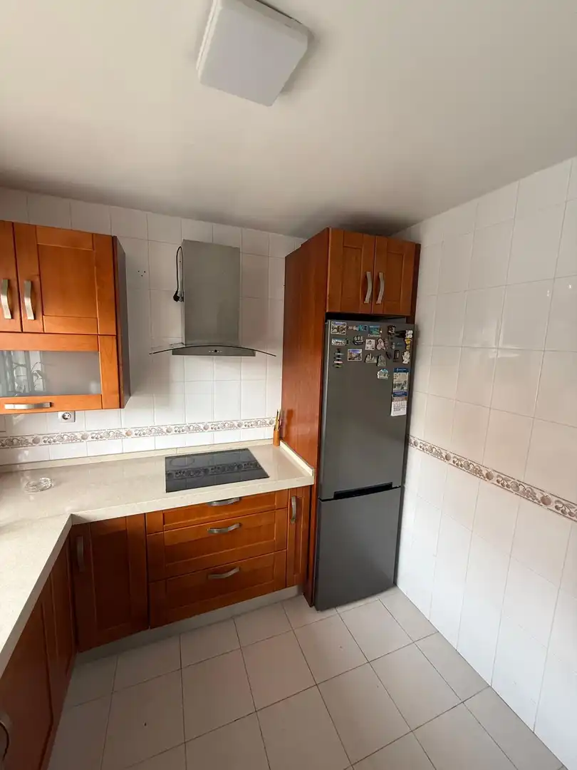 Cocina de Casa adosada de alquiler en Algeciras con Aire acondicionado, Jardín privado y Terraza