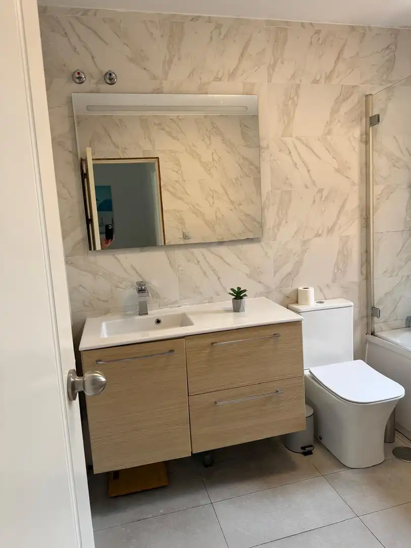 Baño de Casa adosada de alquiler en Algeciras con Aire acondicionado, Jardín privado y Terraza