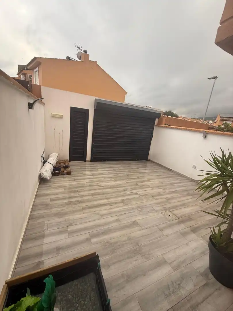 Terraza de Casa adosada de alquiler en Algeciras con Aire acondicionado, Jardín privado y Terraza