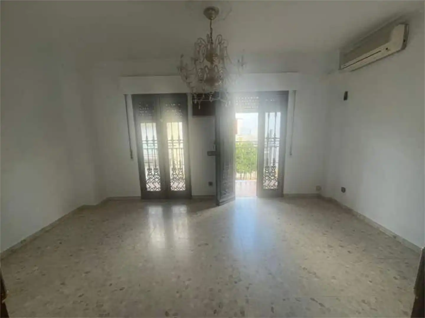 Houses for sale in Lepanto Living room of Houses for sale in Mairena del Aljarafe with Terrace