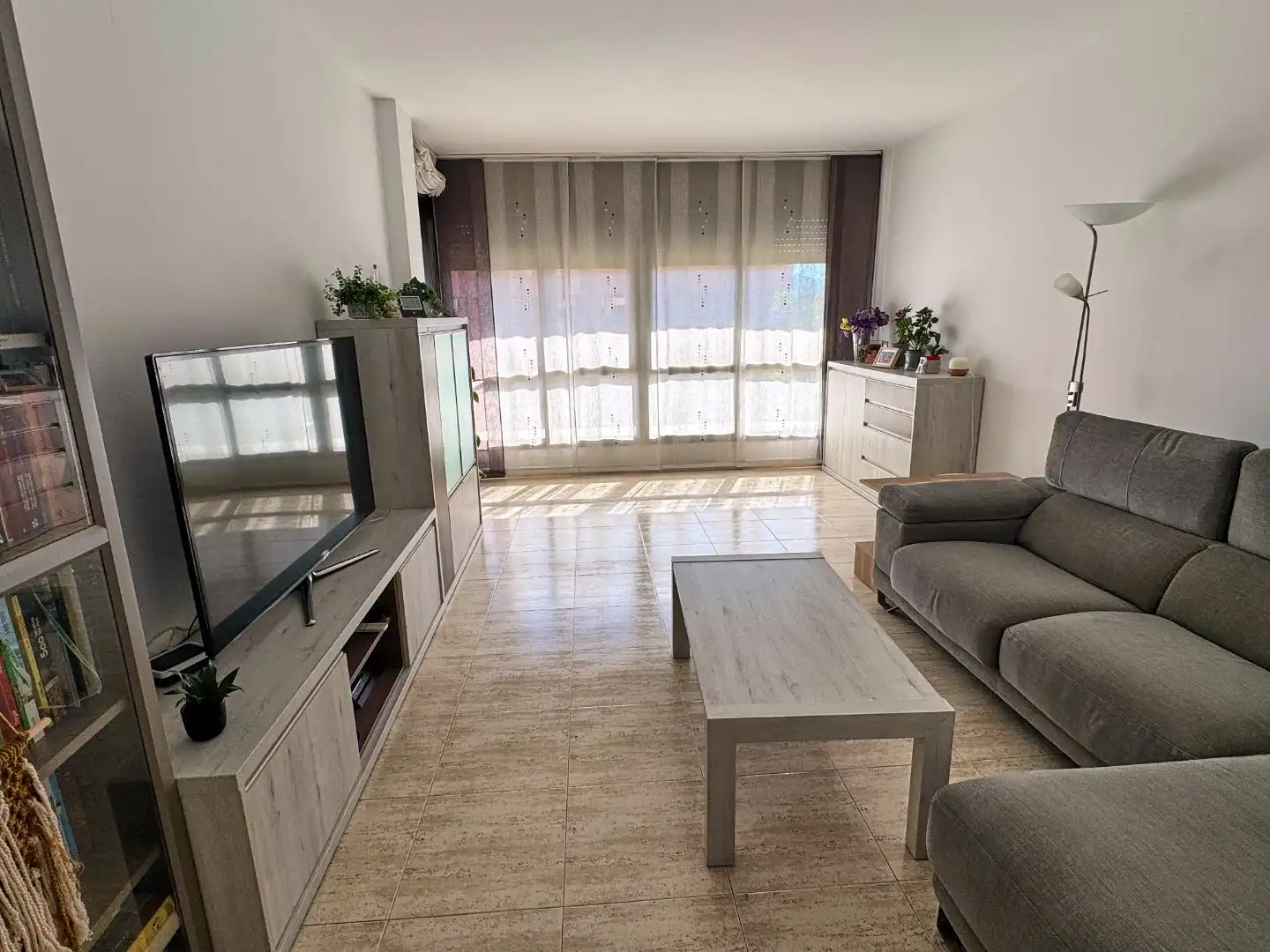 Flat for sale in Avinguda Can Corts, 21, Fontsanta - Fatjó Living room of Flat for sale in Cornellà de Llobregat with Terrace and Swimming Pool
