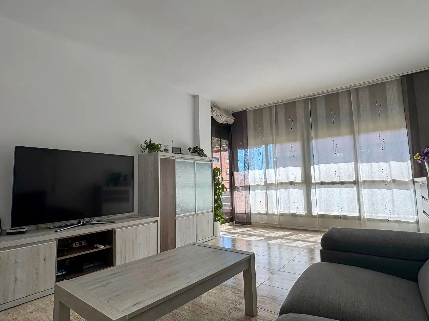 Flat for sale in Avinguda Can Corts, 21, Fontsanta - Fatjó Living room of Flat for sale in Cornellà de Llobregat with Terrace and Swimming Pool