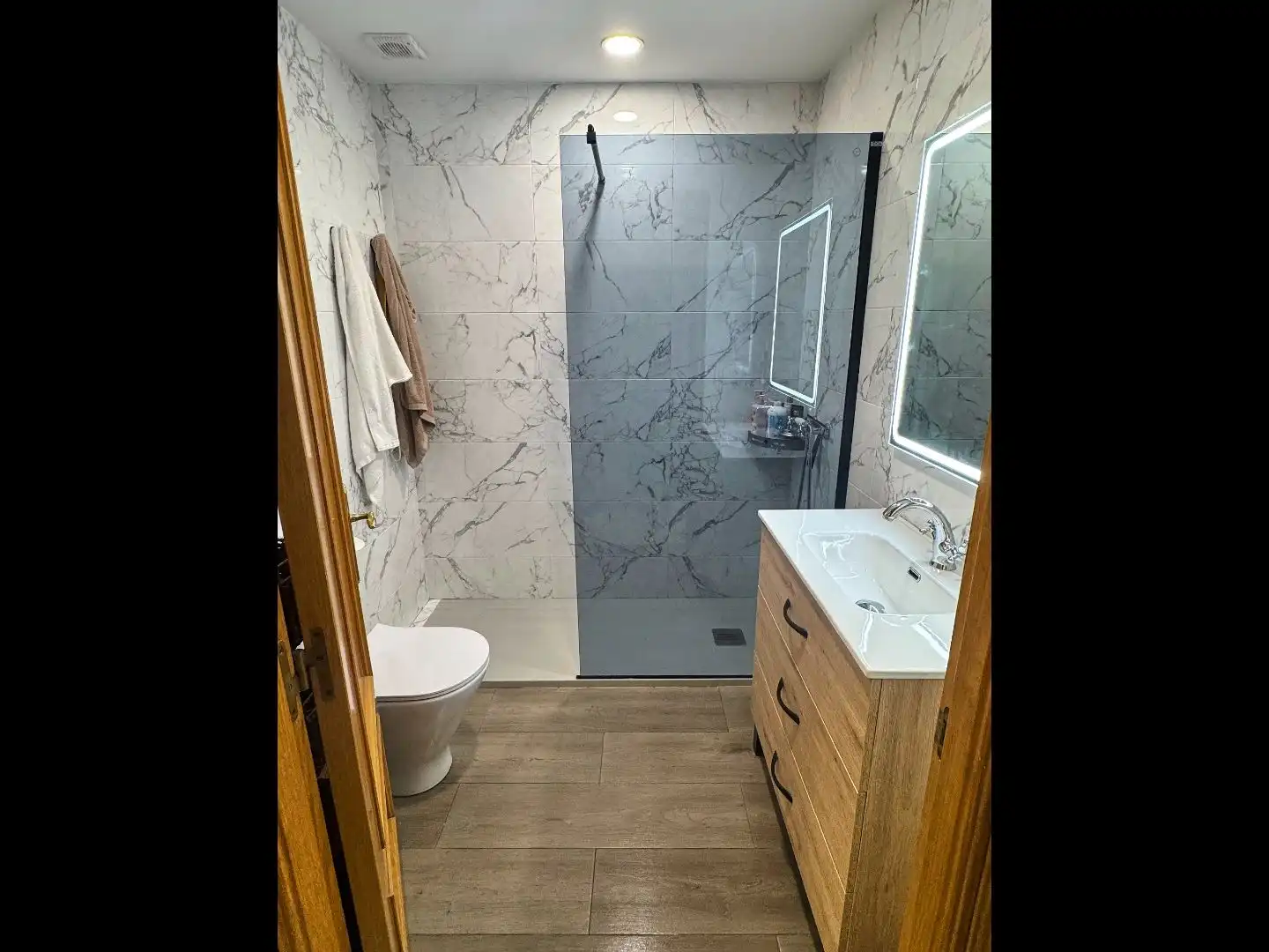 Flat for sale in Avinguda Can Corts, 21, Fontsanta - Fatjó Bathroom of Flat for sale in Cornellà de Llobregat with Terrace and Swimming Pool