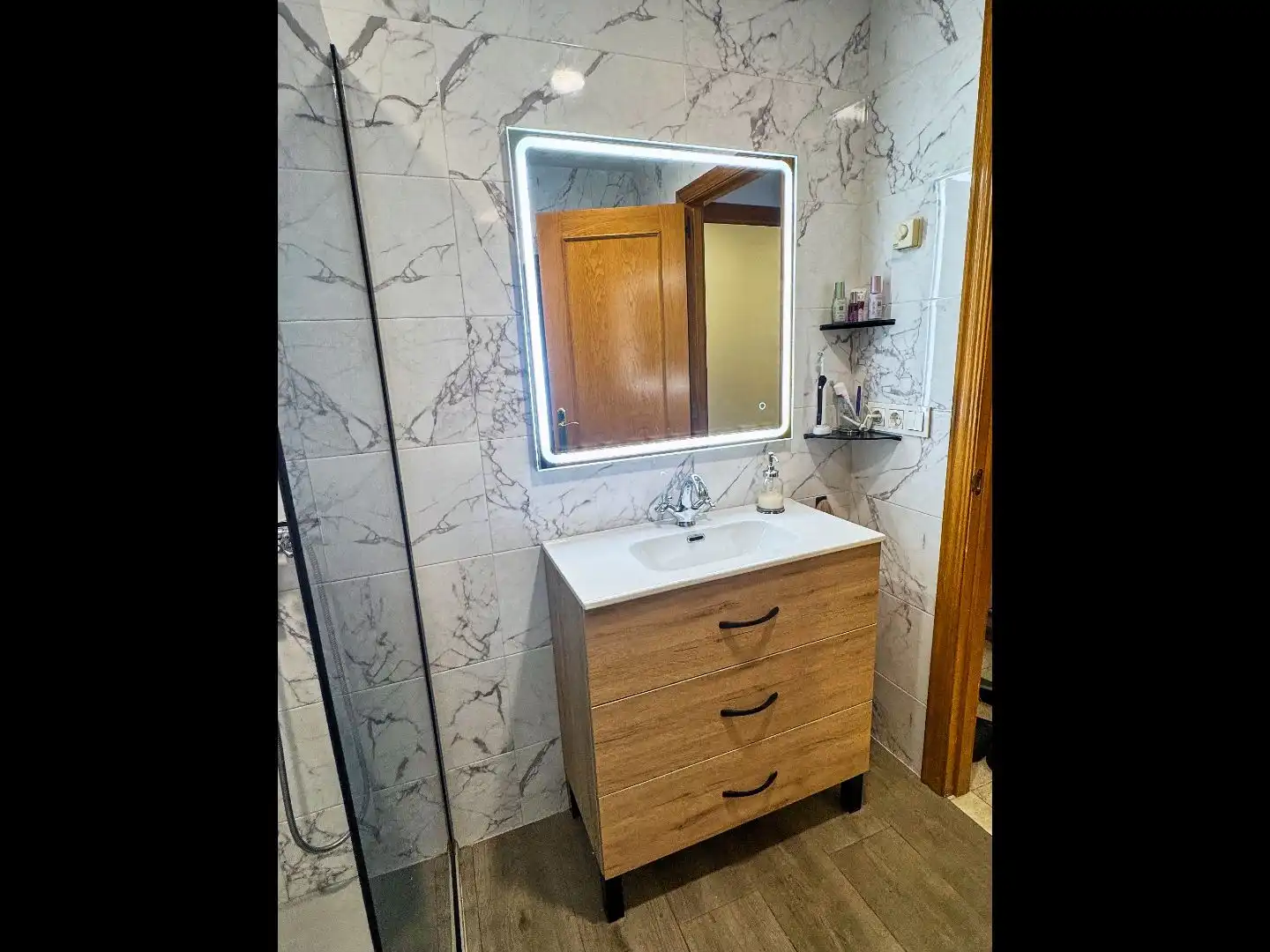 Flat for sale in Avinguda Can Corts, 21, Fontsanta - Fatjó Bathroom of Flat for sale in Cornellà de Llobregat with Terrace and Swimming Pool