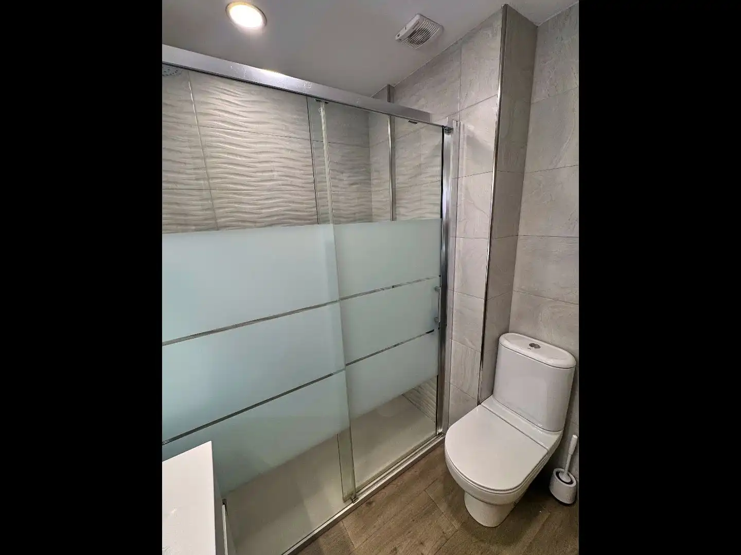 Flat for sale in Avinguda Can Corts, 21, Fontsanta - Fatjó Bathroom of Flat for sale in Cornellà de Llobregat with Terrace and Swimming Pool