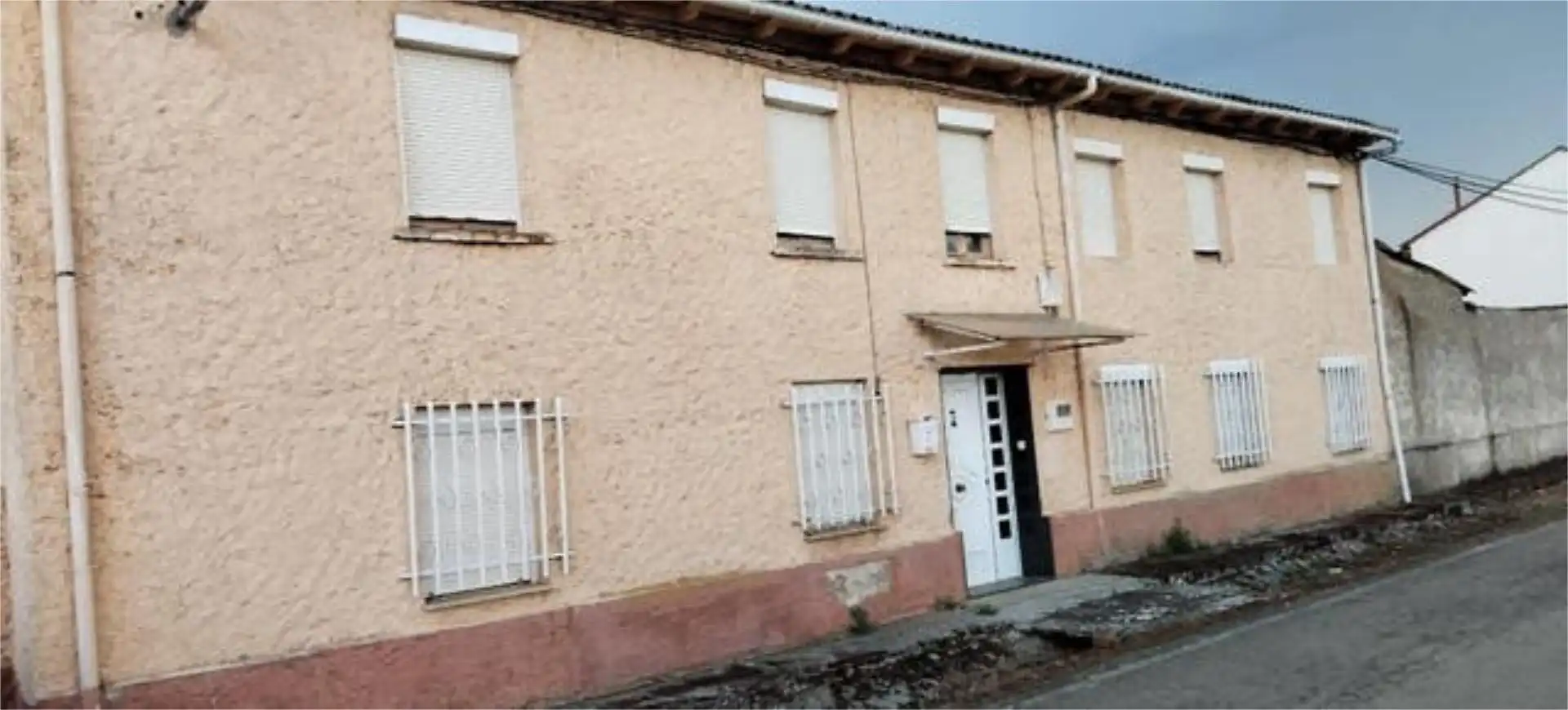 Außenansicht von Haus oder Chalet zum Verkauf in Villadangos del Páramo mit Privatgarten