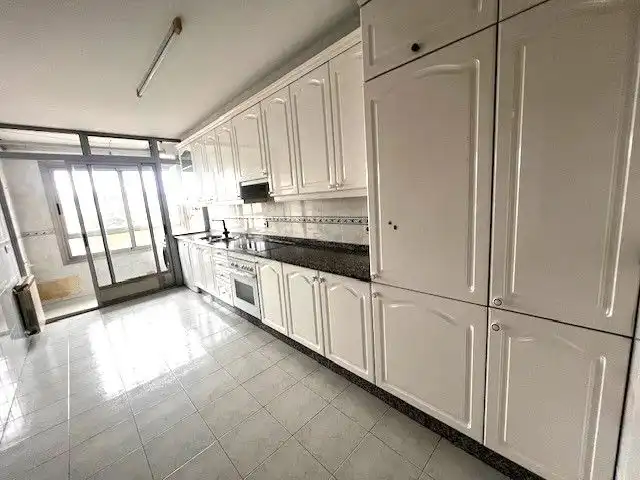 Piso en venta en Rúa Manuel Azaña, 12, Los Rosales Cocina de Piso en venta en A Coruña Capital con Calefacción, Parquet y Trastero