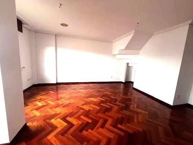 Piso en venta en Rúa Manuel Azaña, 12, Los Rosales Piso en venta en A Coruña Capital con Calefacción, Parquet y Trastero