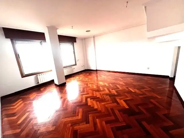 Piso en venta en Rúa Manuel Azaña, 12, Los Rosales Habitación de Piso en venta en A Coruña Capital con Calefacción, Parquet y Trastero