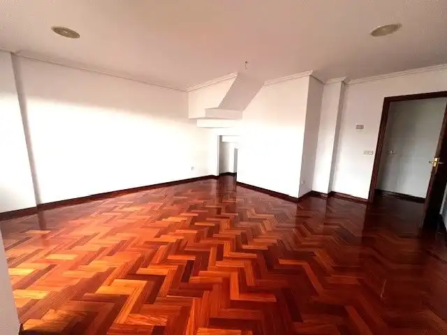 Piso en venta en Rúa Manuel Azaña, 12, Los Rosales Piso en venta en A Coruña Capital con Calefacción, Parquet y Trastero