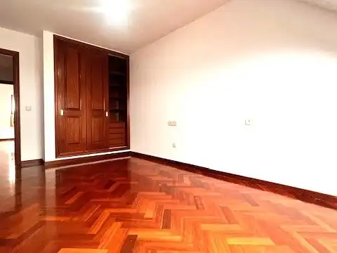 Piso en venta en Rúa Manuel Azaña, 12, Los Rosales Habitación de Piso en venta en A Coruña Capital con Calefacción, Parquet y Trastero