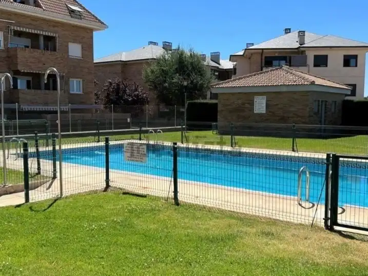 Piscina de Piso de alquiler en Collado Villalba con Aire acondicionado, Calefacción y Jardín privado