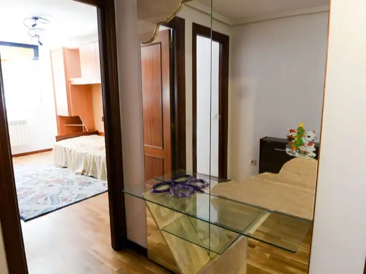 Wohnung zur Miete in Carretera Santander, 42, Villaquilambre Schlafzimmer von Wohnung zur Miete in Villaquilambre mit Heizung, Parkett und Möbliert